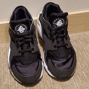 Black and White Huarache Air Nikes